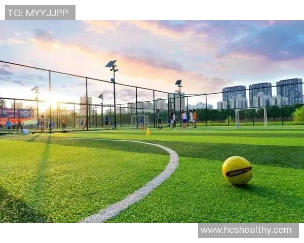 足球球星与唯美背景交相辉映展现运动魅力与自然之美 足球球星与唯美背景交相辉映展现运动魅力与自然之美