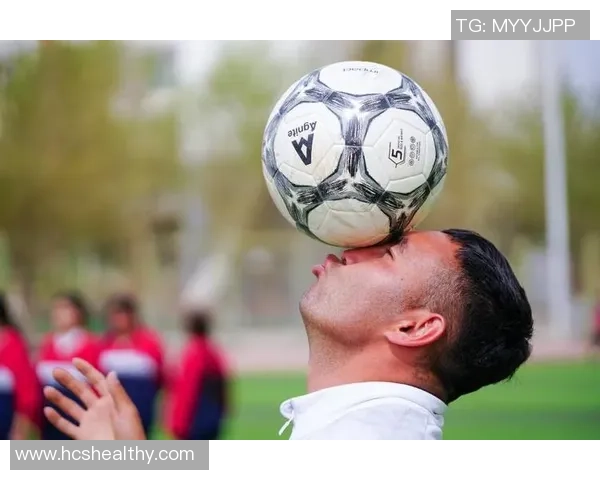 和足球球星近距离合影留下难忘瞬间见证绿茵场上的荣耀时刻 和足球球星近距离合影留下难忘瞬间见证绿茵场上的荣耀时刻
